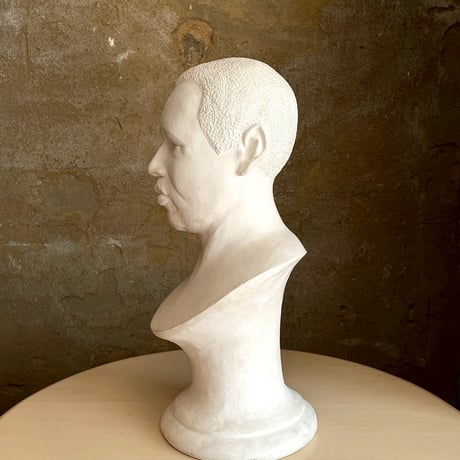 USED CERAMIC MAN OF A STATUE