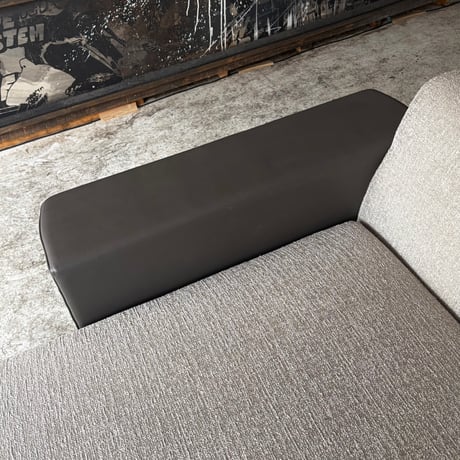 JAPAN USED “HUKLA” IRON LEG GENIUS LEATHER FABRIC SOFA
