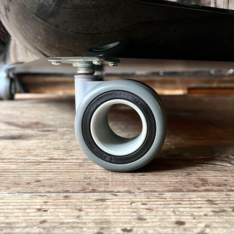 USED “SINTESI / KOBO LIVING” CARRY LOW TABLE |