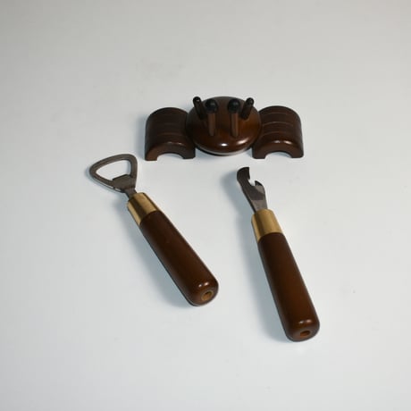 USED WOODEN CAN-OPENER & BOTTLE OPENER HOLDER
