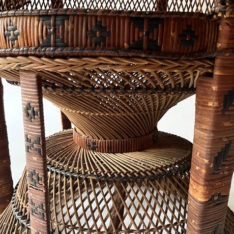 VINTAGE 70'S PEACOCK WICKER ARM CHAIR