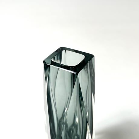 USED GLASS FLOWER VASE