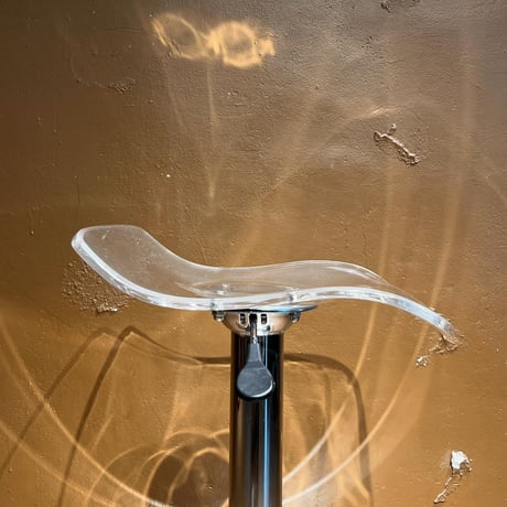 USED IRON LEG ACRYLIC SEAT CHAIR
