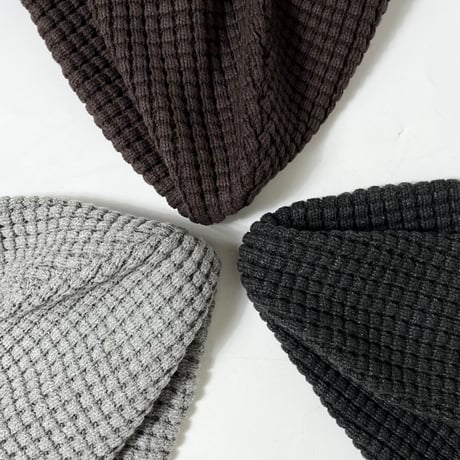 COMFORTABLE REASON "Waﬄe Hood Scarf"