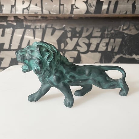 USED BRONZE LION SCULPTURE
