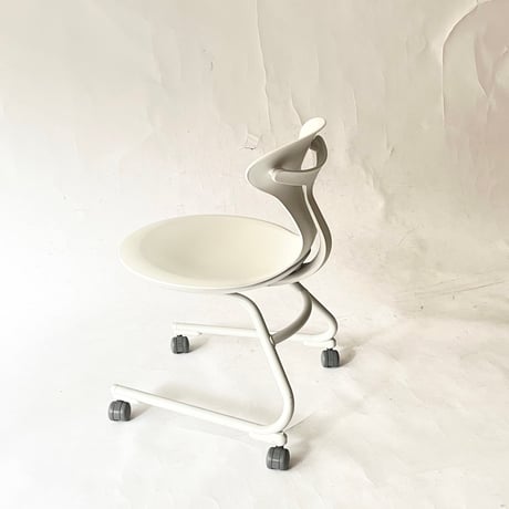 JAPAN USED “KOKUYO” STEEL LEG PLASTIC CARRY CHAIRS
