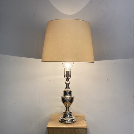 ALUMINUM TABLE LAMP