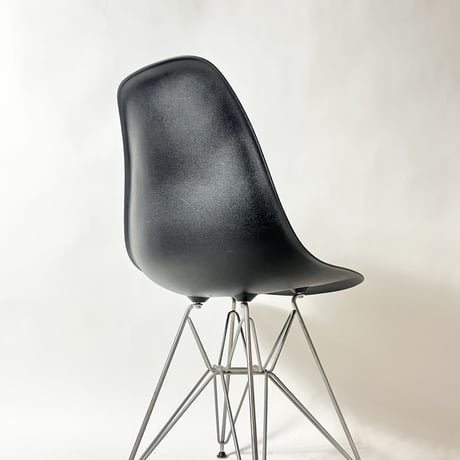 USED / "HERMAN MILLER / EAMES" SHELL CHAIR
