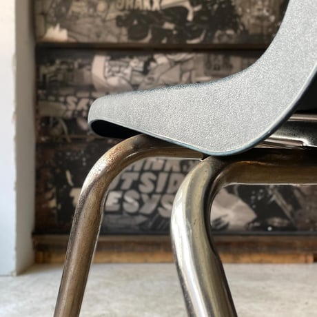 USED STEEL LEG STACKING CHAIR