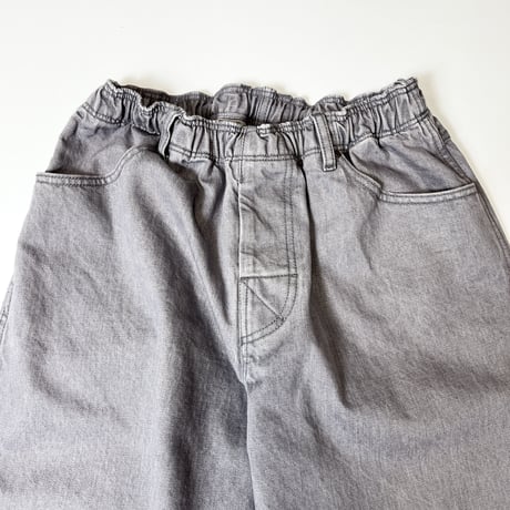 COMFORTABLE REASON  “Fade Denim Slacks”
