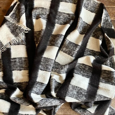 VINTAGE PLAID PATTERN BLANKET