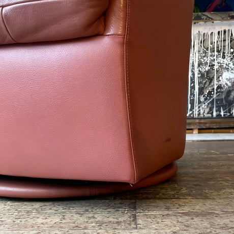 JAPAN USED "KARIMOKU" LEATHER ROUND ARM CHAIR