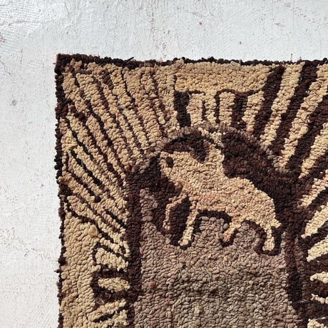 VINTAGE HOOKED RUG