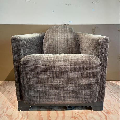 USED WOODEN LEG FABRIC ARM CHAIR