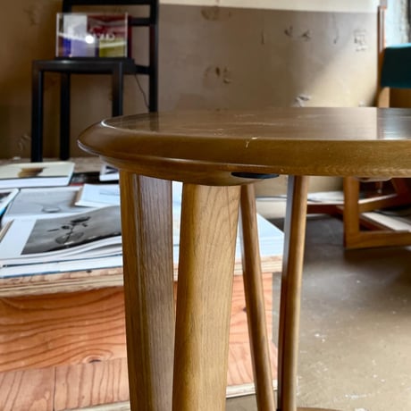 JAPAN USED "KARIMOKU" WOODEN ROUND SIDE TABLE
