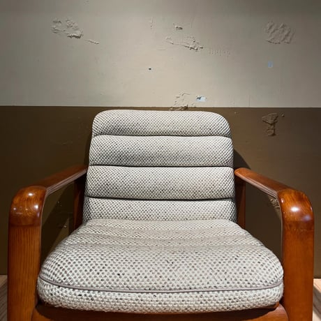 JAPAN USED "KARIMOKU" WOODEN FLAME ARM CHAIR