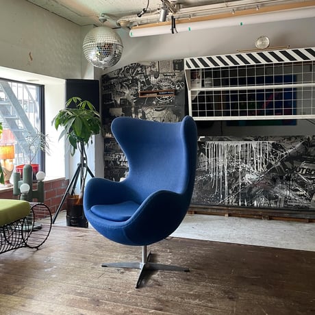 USED IRON LEG FABRIC ARMCHAIR