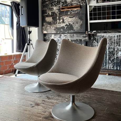 VINTAGE IRON LEG FABRIC LOUNGE CHAIR