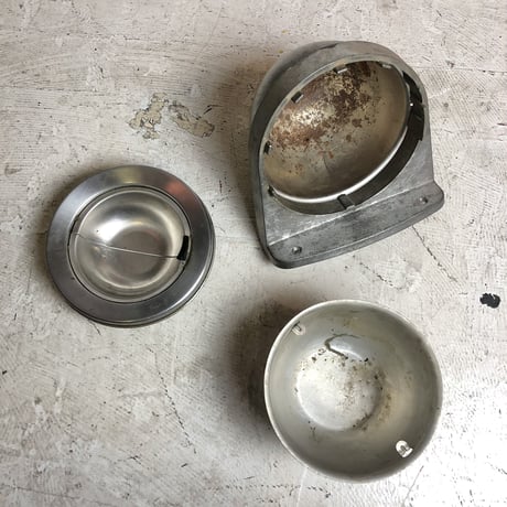STAINLESS STEEL WALL MOUNT ASHTRAY
