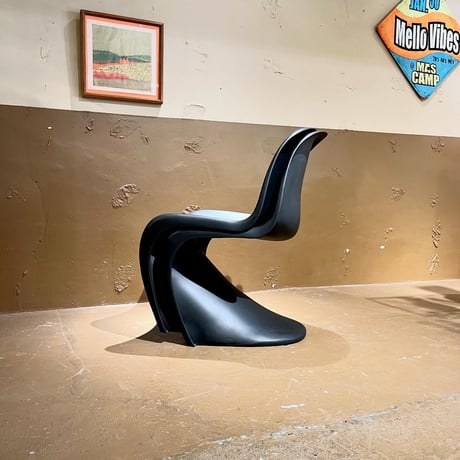 USED PLASTIC DINING CHAIR