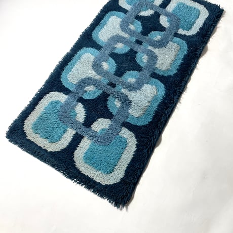 VINTAGE SHAGGY RUG