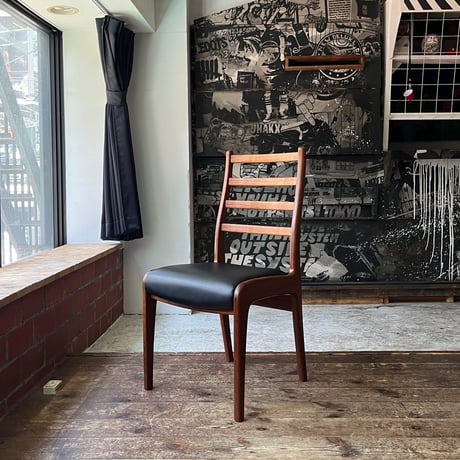 USED WOODEN LEATHER SEAT CHAIR