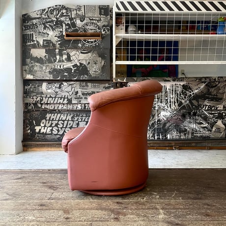 JAPAN USED "KARIMOKU" LEATHER ROUND ARM CHAIR