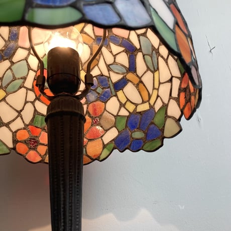 STAINED GLASS TABLE LAMP