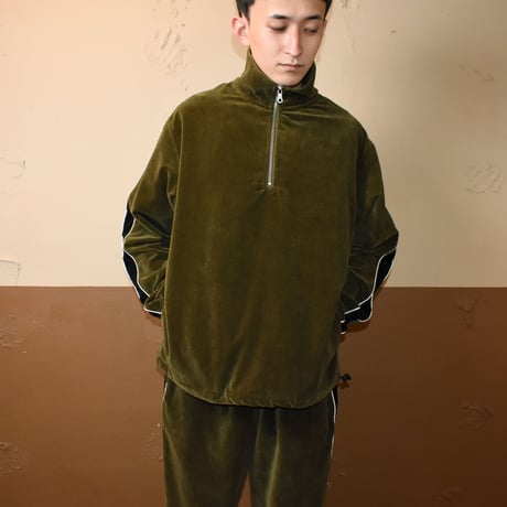 COMFORTABLE REASON " Velvet Op Neck