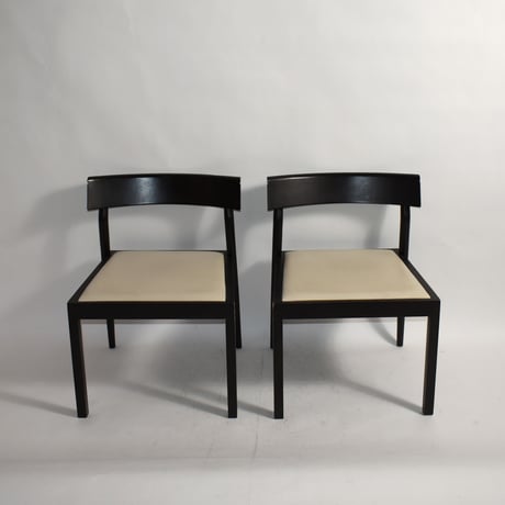 USED WOODEN CHAIR