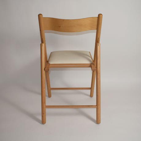 USED WOODEN FOLDING CHAIR