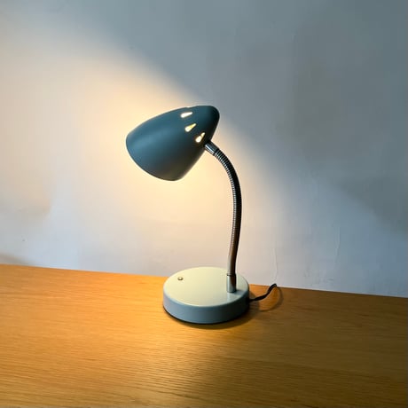 JAPAN USED METAL SHADE TABLE LAMP
