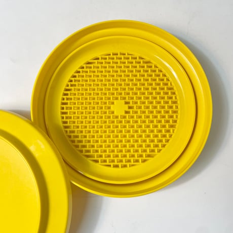 USED “TUPPERWARE / SEAL AND SERVE” YELLOW CANISTER