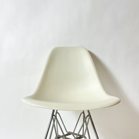 USED / "HERMAN MILLER / EAMES" SHELL CHAIR