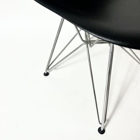 USED / "HERMAN MILLER / EAMES" SHELL CHAIR