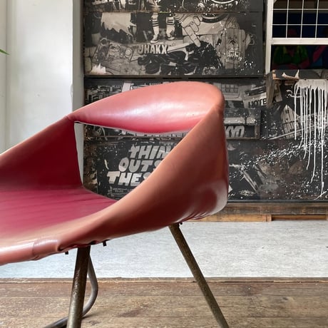 USED VINYL LEATHER IRON CHAIR