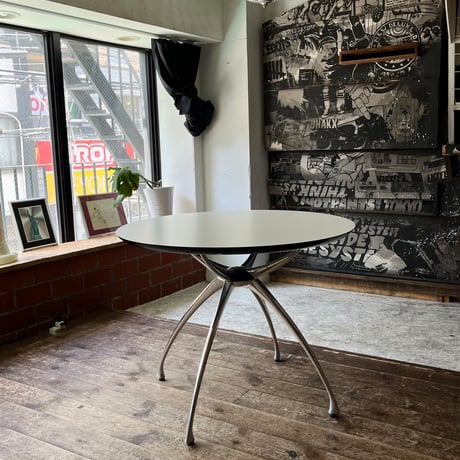 USED ALUMINUM LEG WOODEN TOP BOARD ROUND TABLE