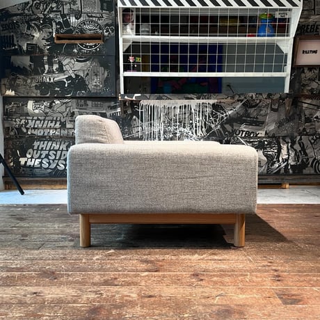 USED WOODEN LEG FABRIC 1P SOFA