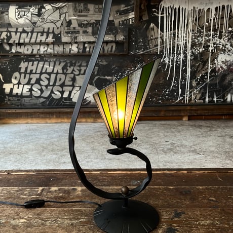 USED METAL FRAME RESIN SHADE STAND LAMP