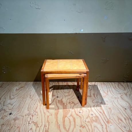 USED WOODEN TILE BOARD NEST TABLE