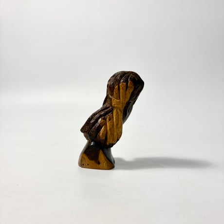 VINTAGE WOODEN FIGURINE OF A WOMAN
