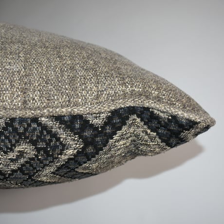 USED DESIGN PATTERN SQUARE CUSHION