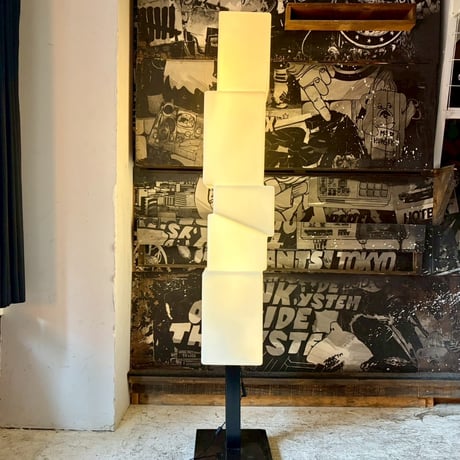 USED METAL FRAME PLASTIC SHADE FLOOR LAMP