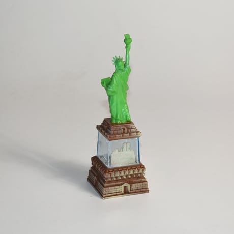 USED 80'S "NY STATUE OF LIBERTY" PLASTIC FIGURE