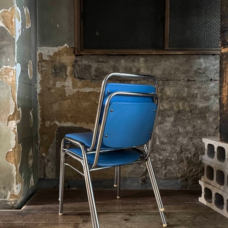 USED IRON LEG VINYL LEATHER CHAIR