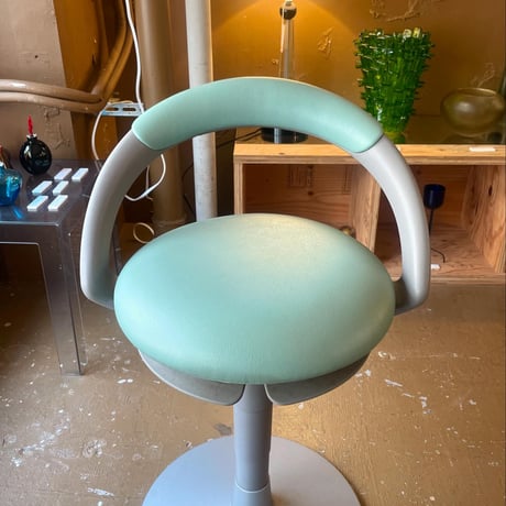 USED POLYPROPYLENE LEG VINYL LEATHER CHAIR