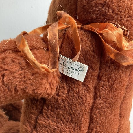 1978 "THE VEGIMALS FREEMOUNTAIN TOYS INC" BRISTOL VERMONT BEAR WITH HEART