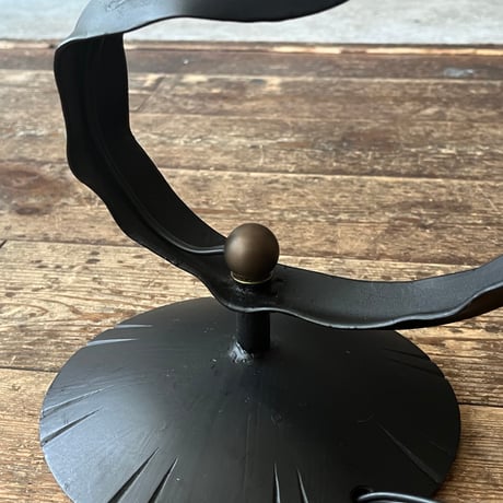 USED METAL FRAME RESIN SHADE STAND LAMP