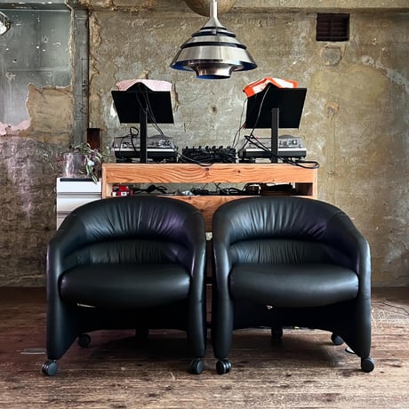 USED "JACK CARTWRIGHT" CARRY LEATHER LOUNGE CHAIR