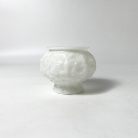 VINTAGE 60S “E.O.BRODY” MILK GLASS PLANTER VASE